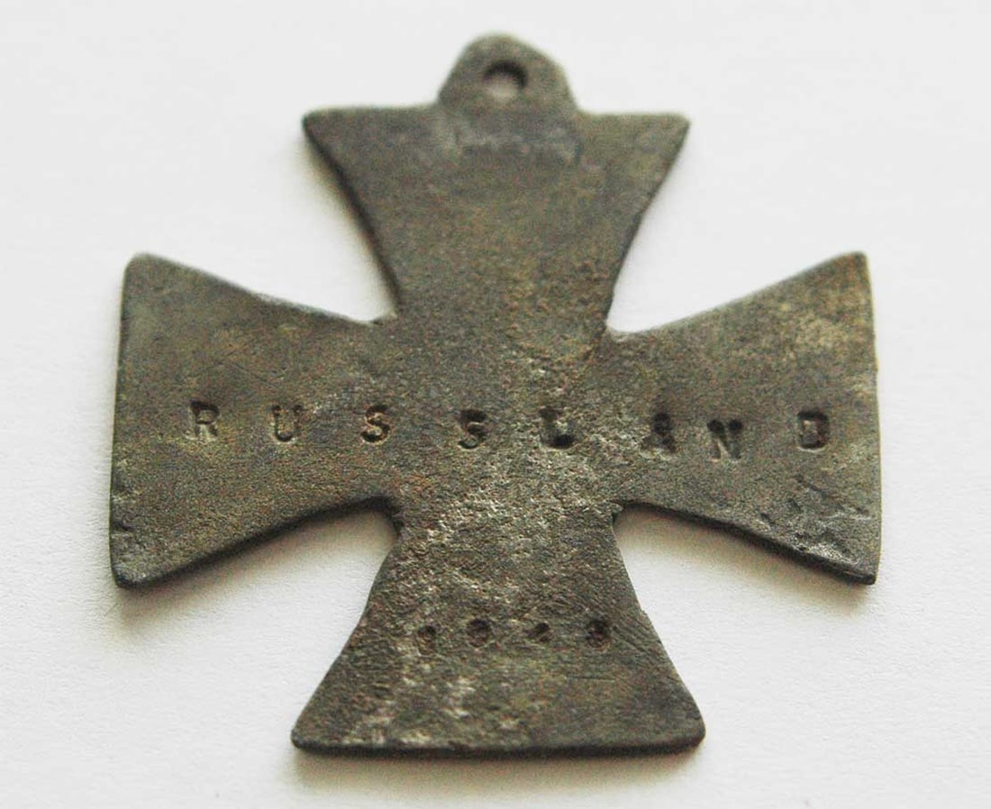 GERMAN WWII IRON CROSS, RUSSLAND, 1943: GERMAN WWII IRON CROSS, RUSSLAND, 1943 This is a German WWII Iron Cross from 1943, related to the Eastern Front (Russland), and considered trench art. It is a perfect addition to either a museum or a 