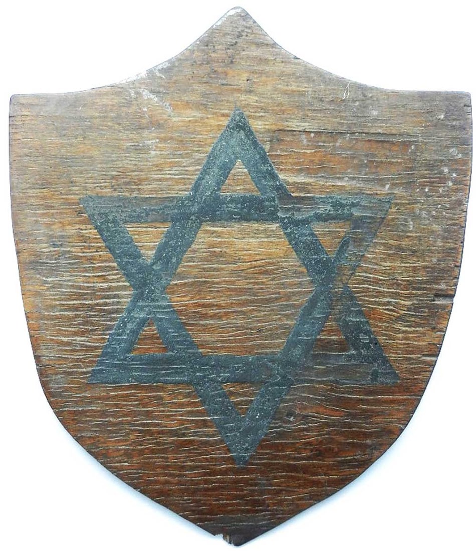 JEWISH WWII SHIELD w. STAR of DAVID, LITZMANNSTADT: RARE JEWISH WWII SHIELD with STAR of DAVID from LITZMANNSTADT in POLAND Jewish WWII shield featuring the Star of David, representing Jewish native art from Litzmannstadt in Poland. PROVENANCE: 1. Pass