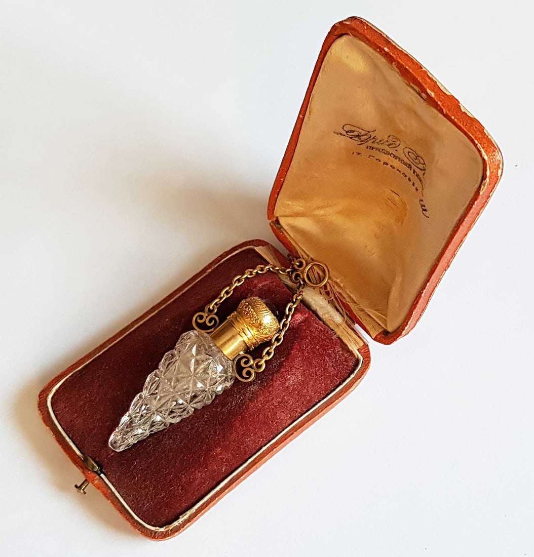 GOLD-MOUNTED RUSSIAN PERFUME BOTTLE, 19c. (1 of 18)