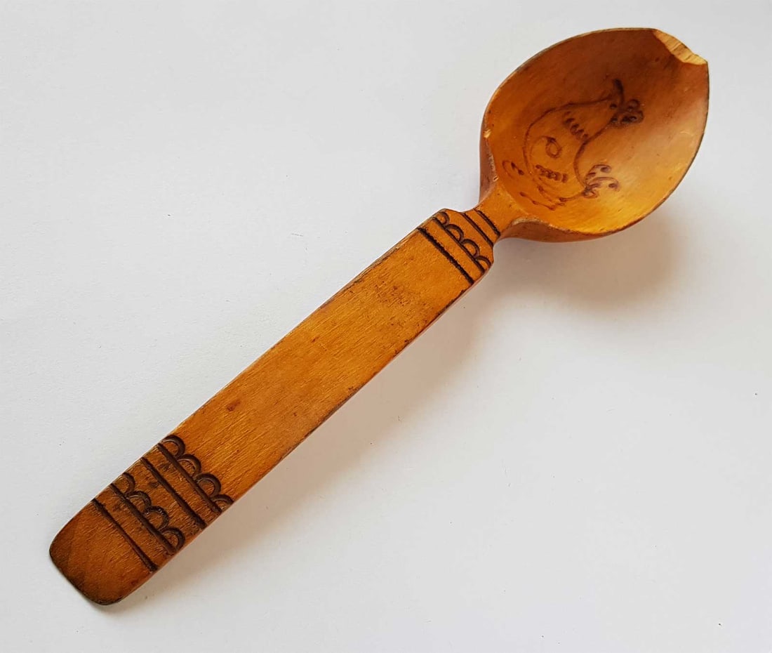 UKRAINIAN WWII SPOON, HUTSUL NATIVE ART: Sale - Must Go ! RARE UKRAINIAN WWII WOOD SPOON, HUTSUL NATIVE ART This is a Ukrainian WWII wooden spoon with Hutsul Native art. It is a fascinating and unique historical item representing the Hutsul 