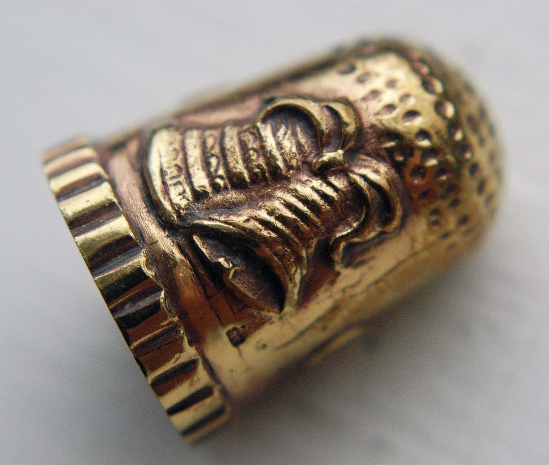 SILVER THIMBLE, COLLECTIBLE & ATTRACTIVE: SILVER THIMBLE, COLLECTIBLE and ATTRACTIVE This is marked for silver. We are selling a collection of thimbles - please see the image. CONDITION: Very good condition for its age. For further informatio