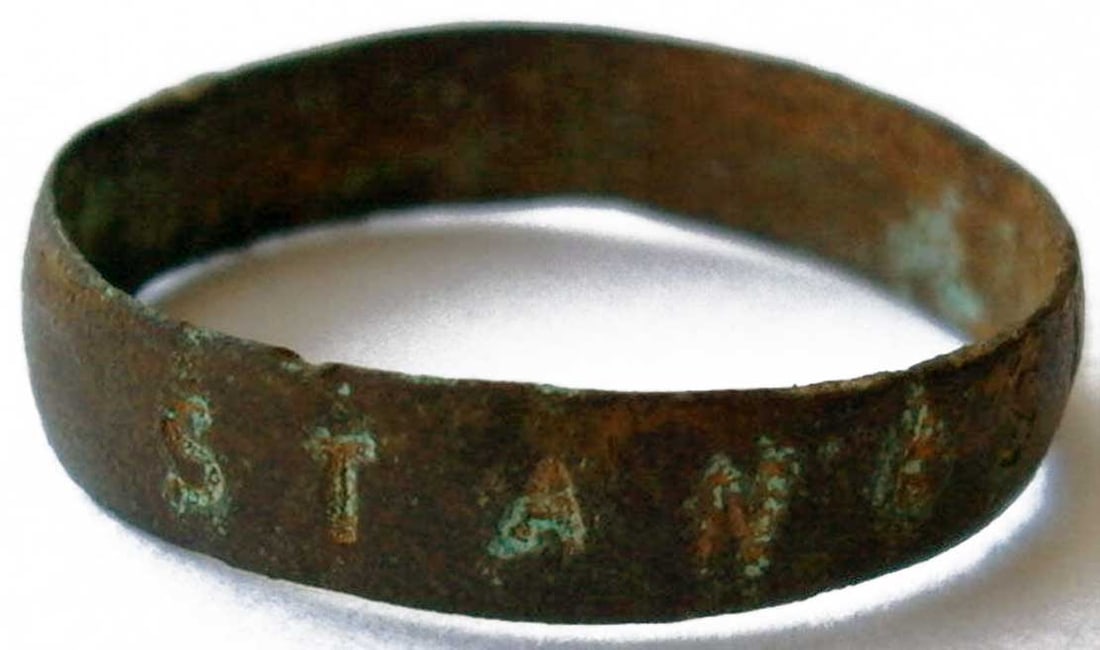 UKRAINIAN WWII RING fr. STANISLAU, UPA-OUN: Sale - Must Go ! RARE UKRAINIAN WWII RING from STANISLAU, UPA-OUN The ring has an inscription in German: 'STANISLAU' (Stanislawow, now the Ukrainian city of Ivano-Frankivsk). CONDITION: The item is in