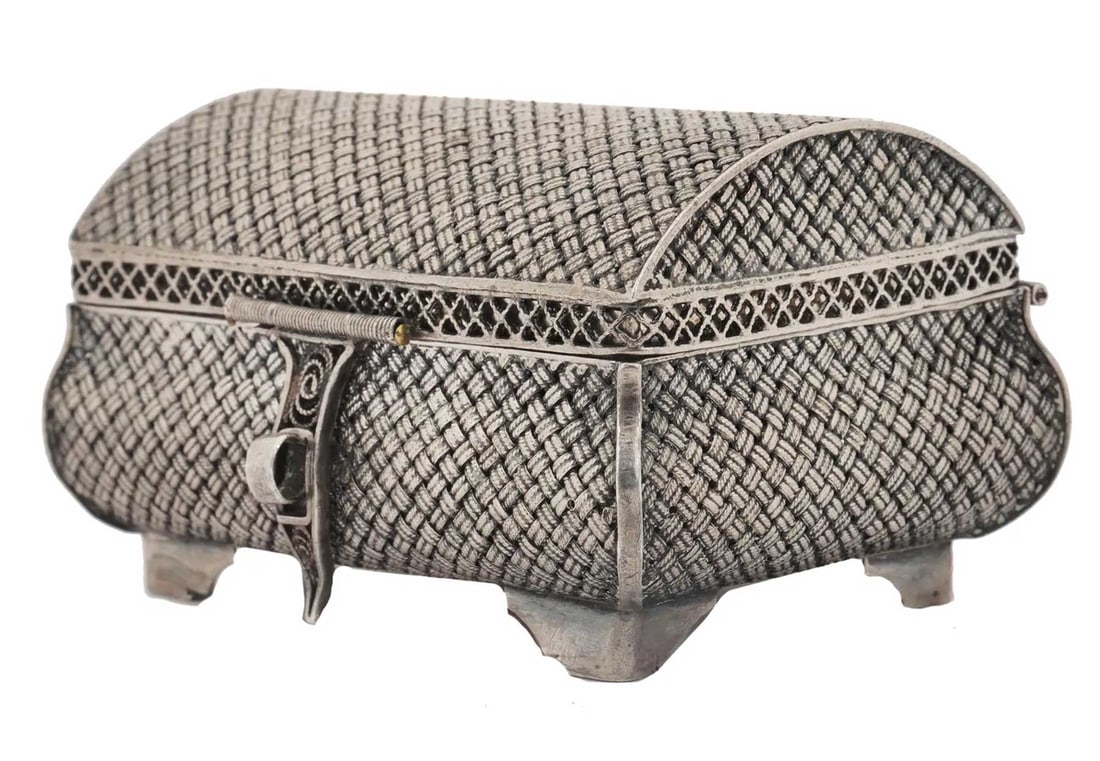 BESAMIM SPICE BOX CONTAINER, WICKER DESIGN: RARE RUSSIAN BESAMIM SPICE BOX CONTAINER, WICKER DESIGN This Russian footed silver spice box features a charming wicker-like design with intricate openwork. It is adorned with a relief clasp on the fr