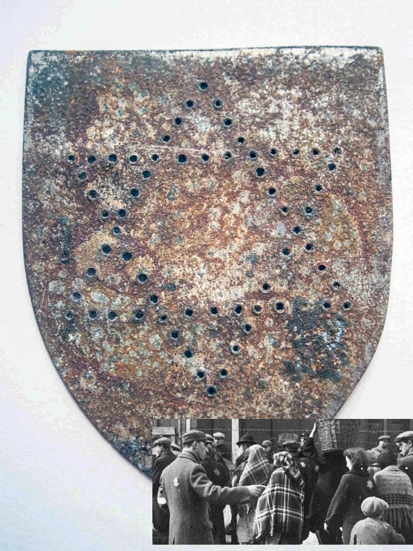 JEWISH WWII SHIELD w. STAR of DAVID, JUDAICA: RARE JEWISH WWII SHIELD with STAR of DAVID from LITZMANNSTADT in POLAND Jewish WWII shield with the Star of David, showcasing Jewish native art from Litzmannstadt in Poland. CONDITION: The item is in 