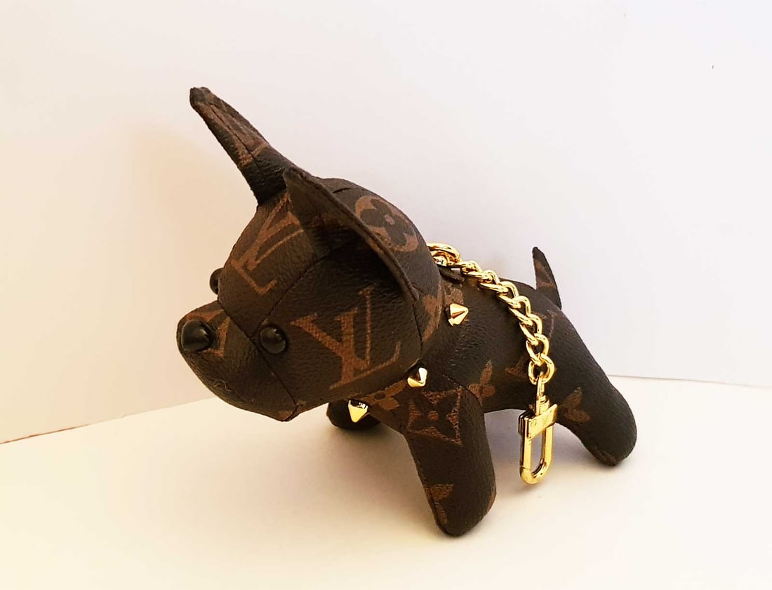 LV BULLDOG KEYCHAIN (1 of 11)