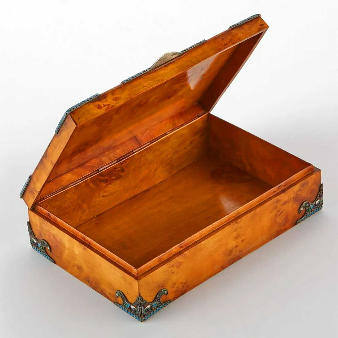 SILVER KARELIAN BIRCHWOOD CIGAR BOX (1 of 19)