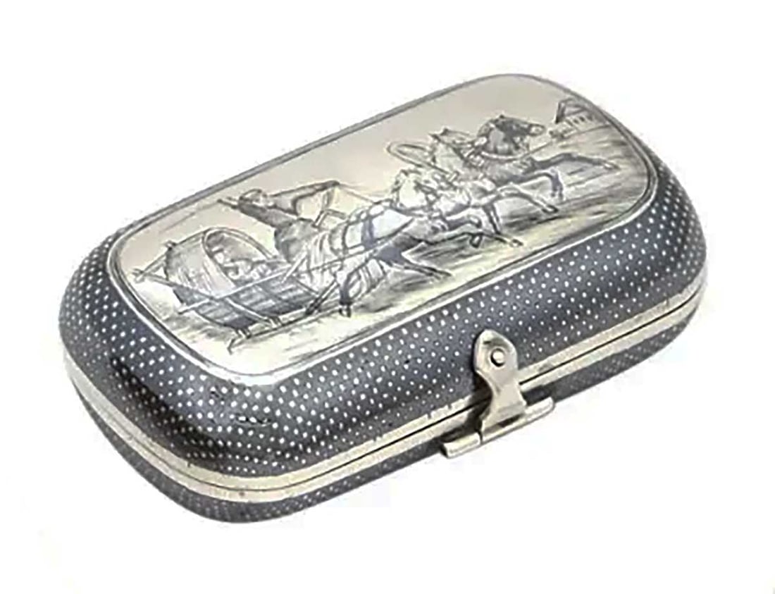 UNUSUAL RUSSIAN SILVER SNUFF BOX, 19th C. (1 of 9)