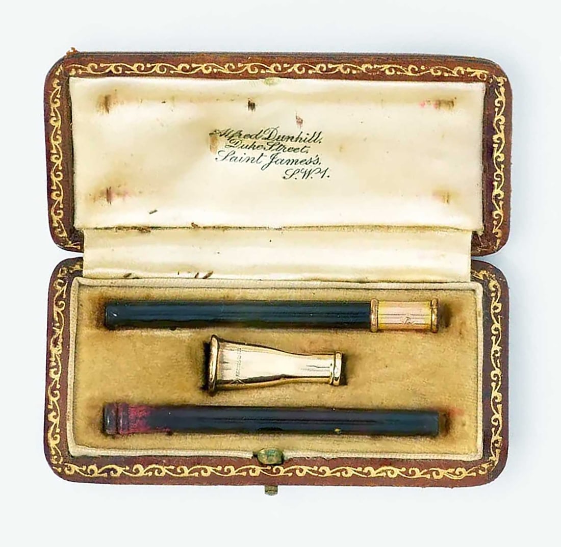 TWO GOLD CIGARETTE HOLDERs, ALFRED DUNHILL (1 of 11)