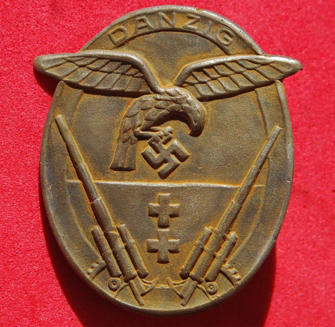 GERMAN WWII BADGE FREE CITY of DANZIG (1 of 3)