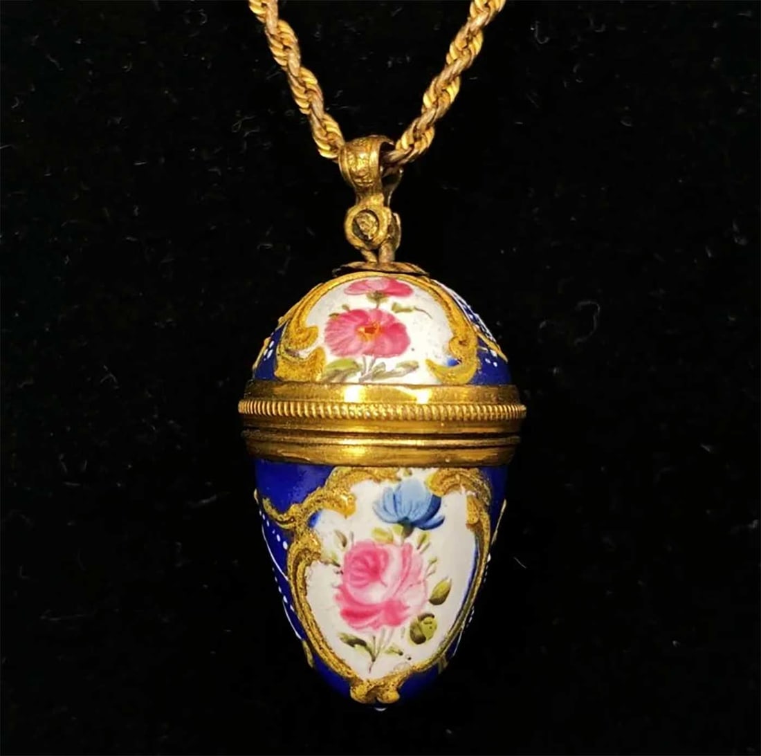 ANTIQUE ENAMEL EGG PENDANT w. CHAIN, c.1890 (1 of 12)