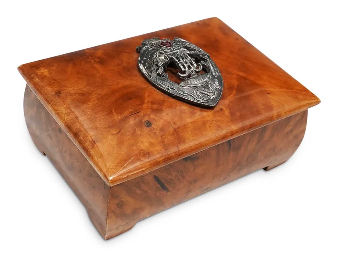 KARELIAN BIRCHWOOD CIGAR BOX w. COSSACK's BADGE (1 of 17)