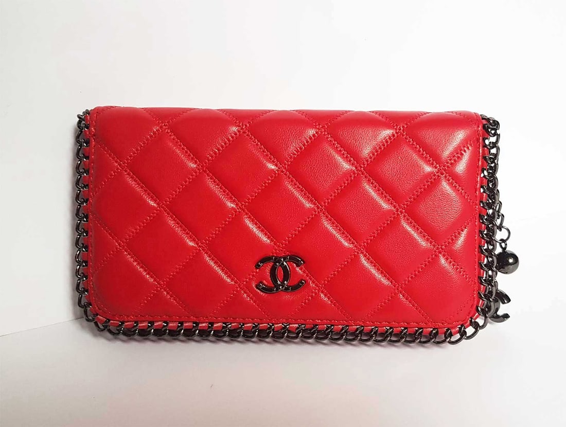 RED CHANEL ZIPPY WALLET (1 of 15)