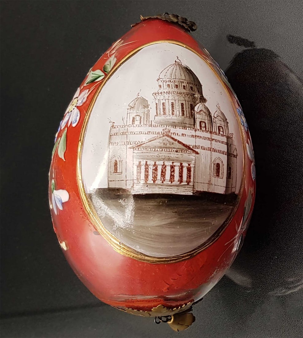 ANTIQUE RUSSIAN EASTER EGG, 19c.: Great Display Piece! RUSSIAN ANTIQUE EASTER EGG, IMPERIAL PORCELAIN MANUFACTORY, 19th CENTURY This set comprises an Easter Egg featuring an architectural view. It was created by the Imperial Porcelain