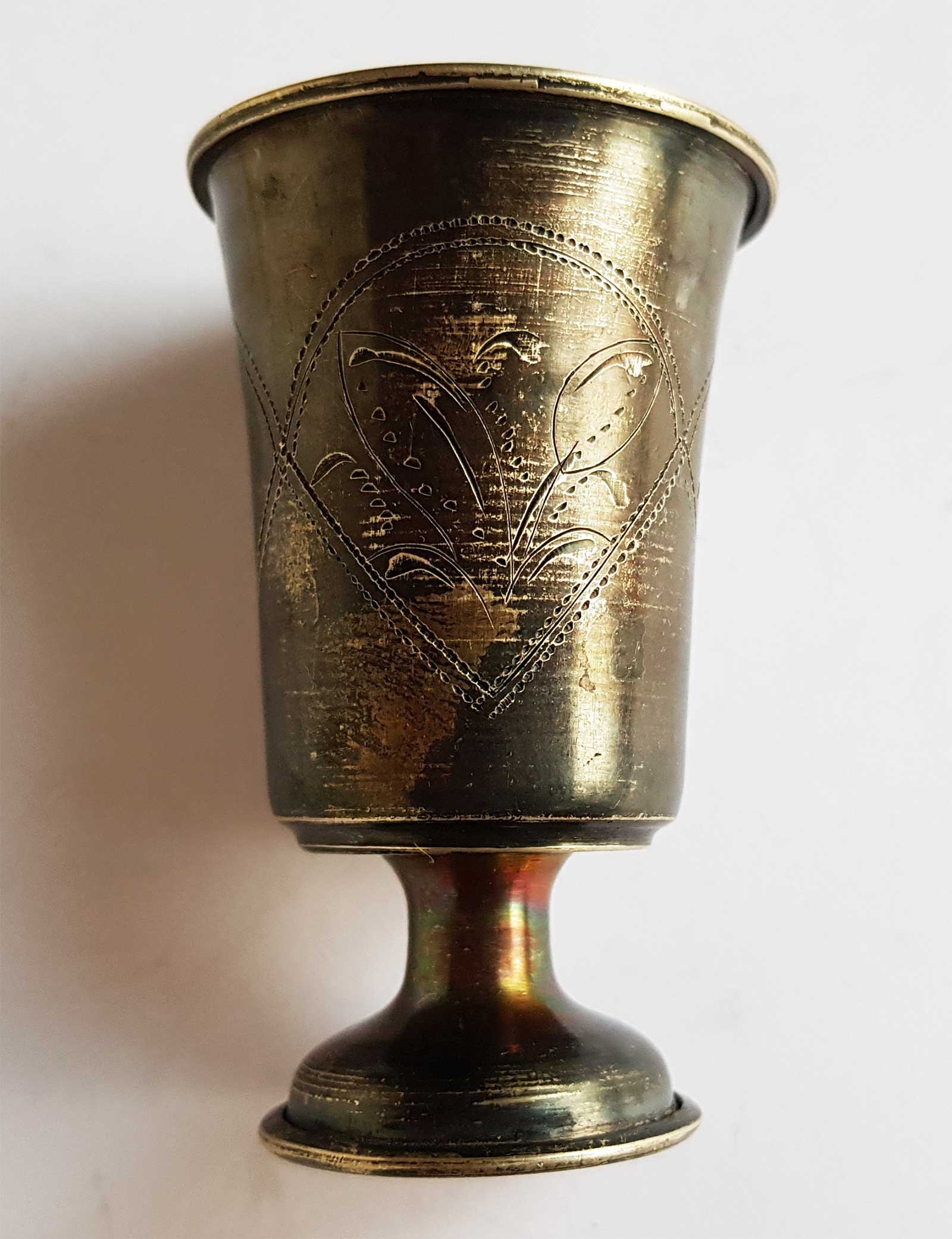 RARE JEWISH SILVER KIDDUSH CUP, JUDAICA: Great Display Piece! With Huge Historical Value! RARE JEWISH SILVER KIDDUSH CUP, JUDAICA This silver kiddush cup features a graduating body and is elegantly embellished along the front. It is also mar