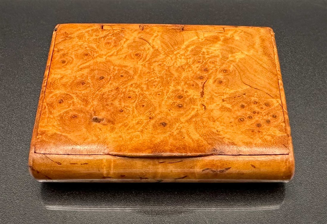 RARE KARELIAN BIRCH SNUFF BOX (1 of 13)