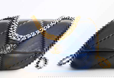 NEW CHANEL 19 FLAP BAG BLACK: CHANEL 19 FLAP BAG GOLD/RUTHENIUM TONE BLACK First seen on the runway of the F/W 2019 ready-to-wear collection created by Karl Lagerfeld and Virginie Viard, CHANEL presents a new bag: the CHANEL 19. I