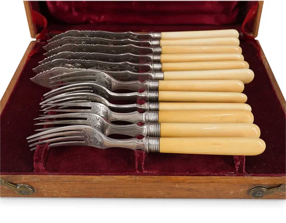 ANTIQUE RUSSIAN SILVER FISH SET, GRACHEV, 1896: Lifetime Warranty! A Great Investment for Many Years Ahead! RARE ANTIQUE RUSSIAN SILVER FISH SET, GRACHEV, 1896 An antique Russian silver fish set (12 pieces), made by the Grachev brothers, features a