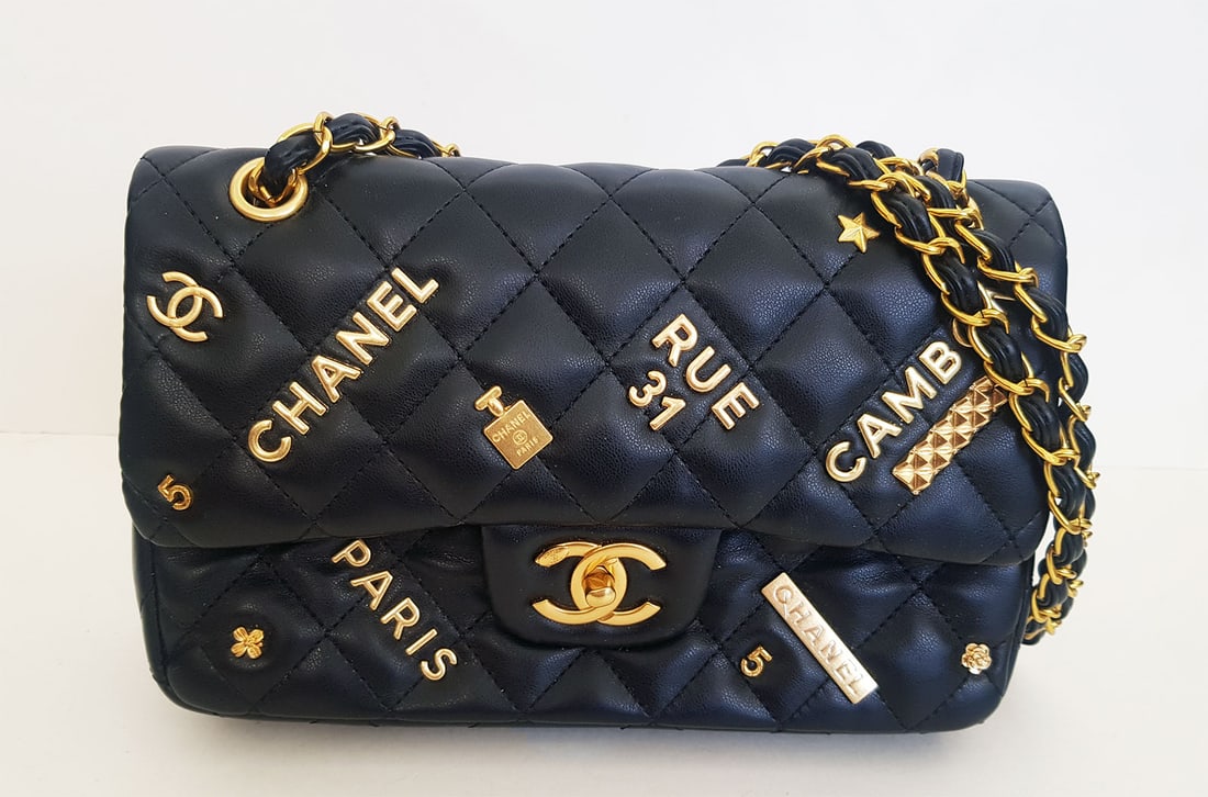 CHANEL FLAP BAG with EMBLEM CHARM BLACK 2021 (1 of 17)