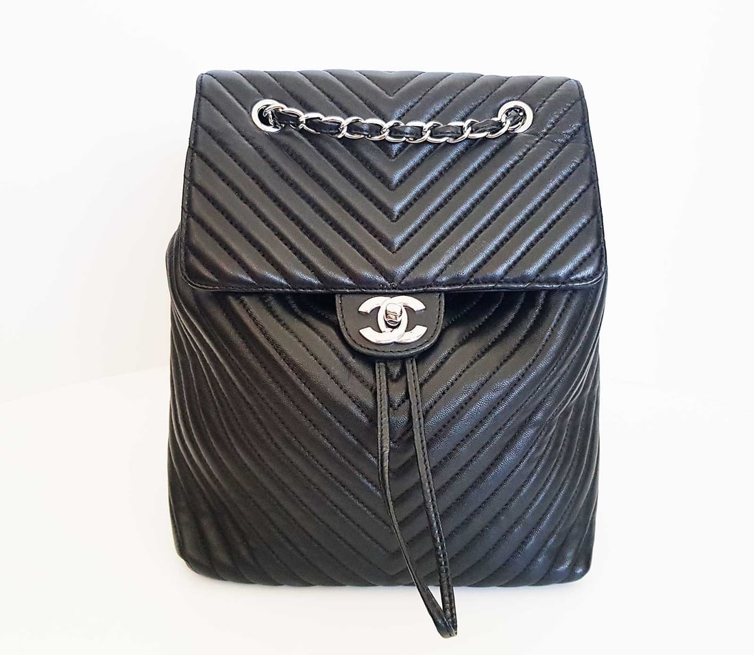 CHANEL CHEVRON BACKPACK URBAN SPIRIT (1 of 14)