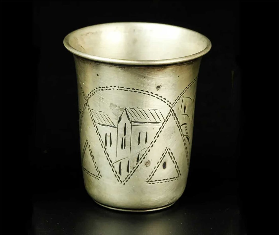 ANTIQUE RUSSIAN SILVER KIDDUSH CUP, 1895: Lifetime Warranty! RARE ANTIQUE RUSSIAN SILVER KIDDUSH CUP, 1895 This is a Russian silver kiddush cup from the 1895, decorated with city scenes. This Rare and Highly Collectible item comes with a LIFE