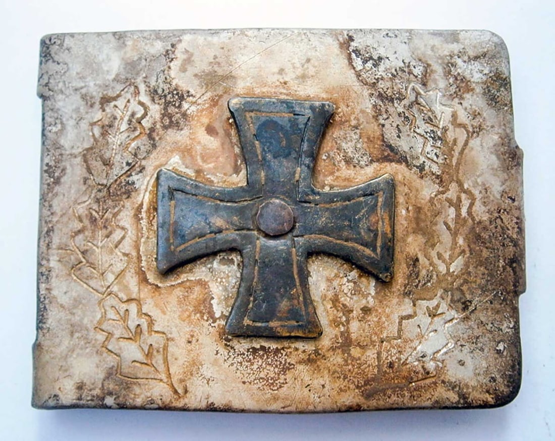 GERMAN WWII BELT BUCKLE w. IRON CROSS & OAK LEAVES: Trench Art with Huge Historical Value! GERMAN WWII BELT BUCKLE with IRON CROSS and OAK LEAVES German WWII belt buckle with the Iron Cross and oak leaves. This is a very collectible and unusual item. I