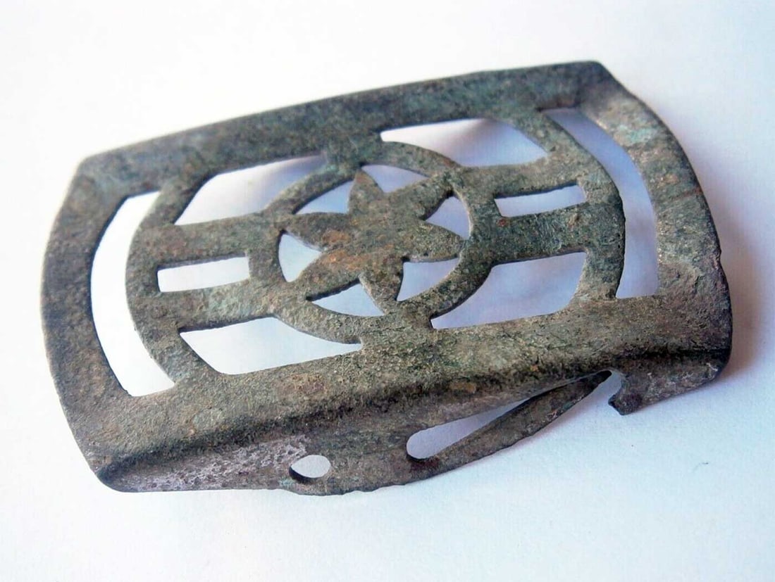 JEWISH WWII BELT BUCKLE w. STAR of DAVID, LITZMANNSTADT: Great Display Piece! JEWISH WWII BELT BUCKLE with STAR of DAVID from LITZMANNSTADT in POLAND This is a Jewish WWII belt buckle featuring the Star of David, originating from Litzmannstadt in Poland. Th