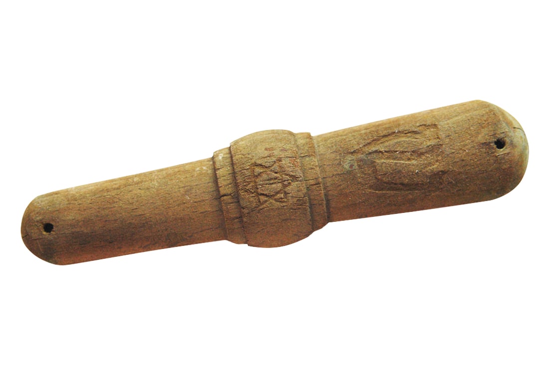 JEWISH WWII MEZUZAH w. STAR of DAVID fr. LITZMANNSTADT: Great Display Piece! JEWISH WWII MEZUZAH with STAR of DAVID from LITZMANNSTADT in POLAND For your consideration is an old mezuzah featuring the Star of David, originating from Litzmannstadt, Poland. T