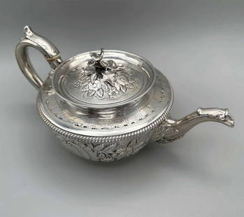 Paul STORR - SILVER TEAPOT, GEORGE III, 1802: Lifetime Warranty! A Great Investment for Many Years Ahead! Paul STORR - SILVER TEAPOT, GEORGE III, LONDON 1802 For your viewing, we present a beautiful Antique heavy English George III sterling silve