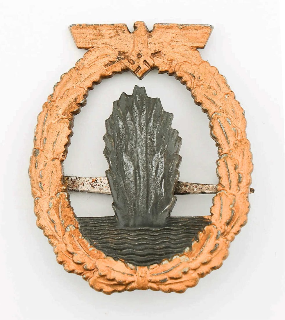 GERMAN WWII MINESWEEPER WAR BADGE: Rare and Collectible! GERMAN WWII MINESWEEPER WAR BADGE For your viewing is a German WWII Minesweeper War Badge. Minesweepers, Sub-Chasers and Escort-Vessel War Badge was instituted on August 31, 1940