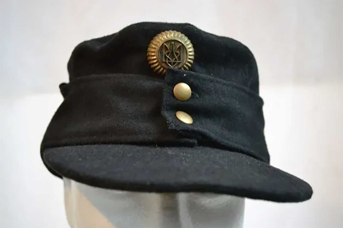 UKRAINIAN WWII NATIONALIST HAT w. BADGE: Great Display Piece! With Huge Historical Value! EXTREMELY RARE GERMAN-UKRAINIAN WWII NATIONALIST HAT with BADGE WWII black wool German-made Ukrainian nationalist hat. This black panzer wool m43 hat, 