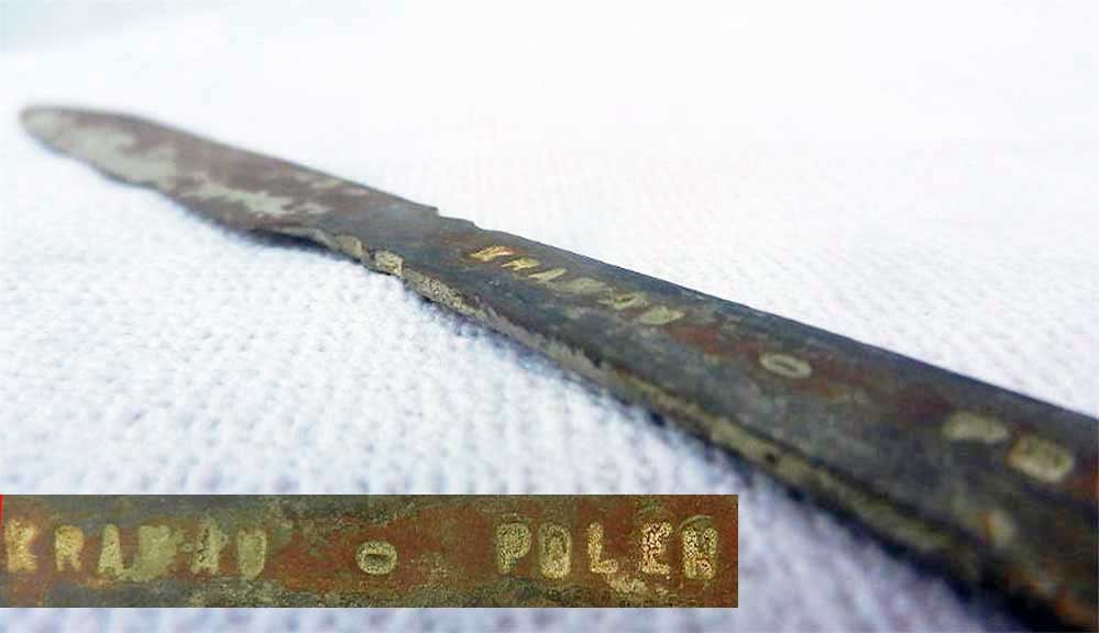 GERMAN-POLISH WWII LETTER OPENER, KRAKAU: Trench Art with Huge Historical Value! GERMAN-POLISH WWII LETTER OPENER, KRAKAU German-Polish WWII letter opener from Krakau, with an inscription in German: 'KRAKAU, Polen'. CONDITION: Very good condi