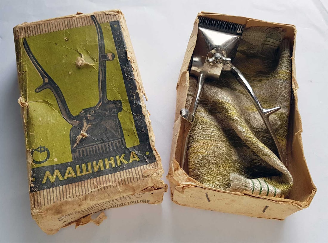 RUSSIAN HAIRCUT MACHINE in BOX, 1950x: Great Display Piece! With Huge Historical Value! RUSSIAN HAIRCUT MACHINE in BOX, 1950x This is a manual hair clipper made in Russia after World War II. All parts were produced using equipment confisca
