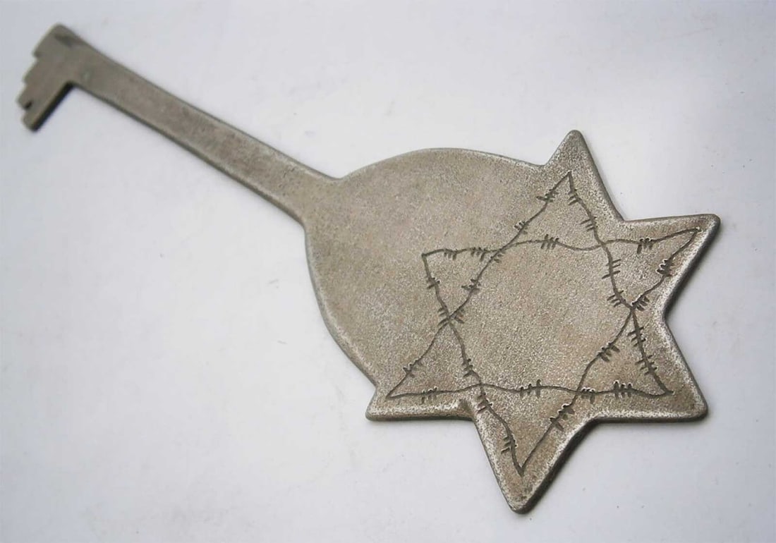 JEWISH WWII KEY w. STAR of DAVID, LITZMANNSTADT 1941: Sale - Must Go! JEWISH WWII KEY with BARBED STAR of DAVID from LITZMANNSTADT in POLAND, 1941 Jewish WWII key with a barbed Star of David from Litzmannstadt in Poland, dating back to 1941. CONDITION: V