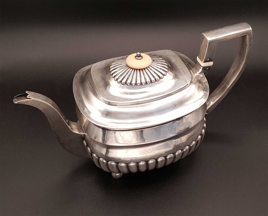 GEORGE III - SILVER TEAPOT, LONDON 1807 (1 of 20)