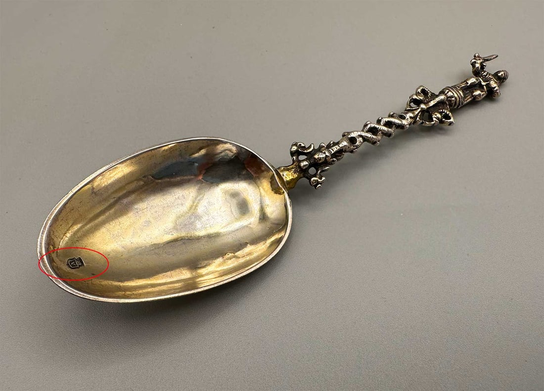 ANTIQUE ENGLISH SILVER SPOON (1 of 15)