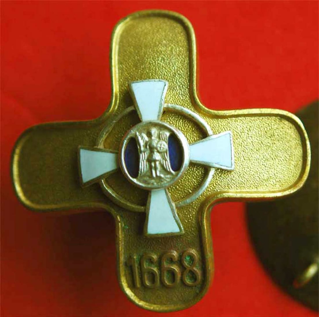 RUSSIAN IMPERIAL BADGE 9th KIEV HUSSAR REGIMENT: Great Display Piece! Price Reduced — Limited-Time Offer! RUSSIAN IMPERIAL BADGE of 9th KIEV HUSSAR REGIMENT, 1912 This is a Gold Izmail cross with raised polished borders. On the lower ray, there is