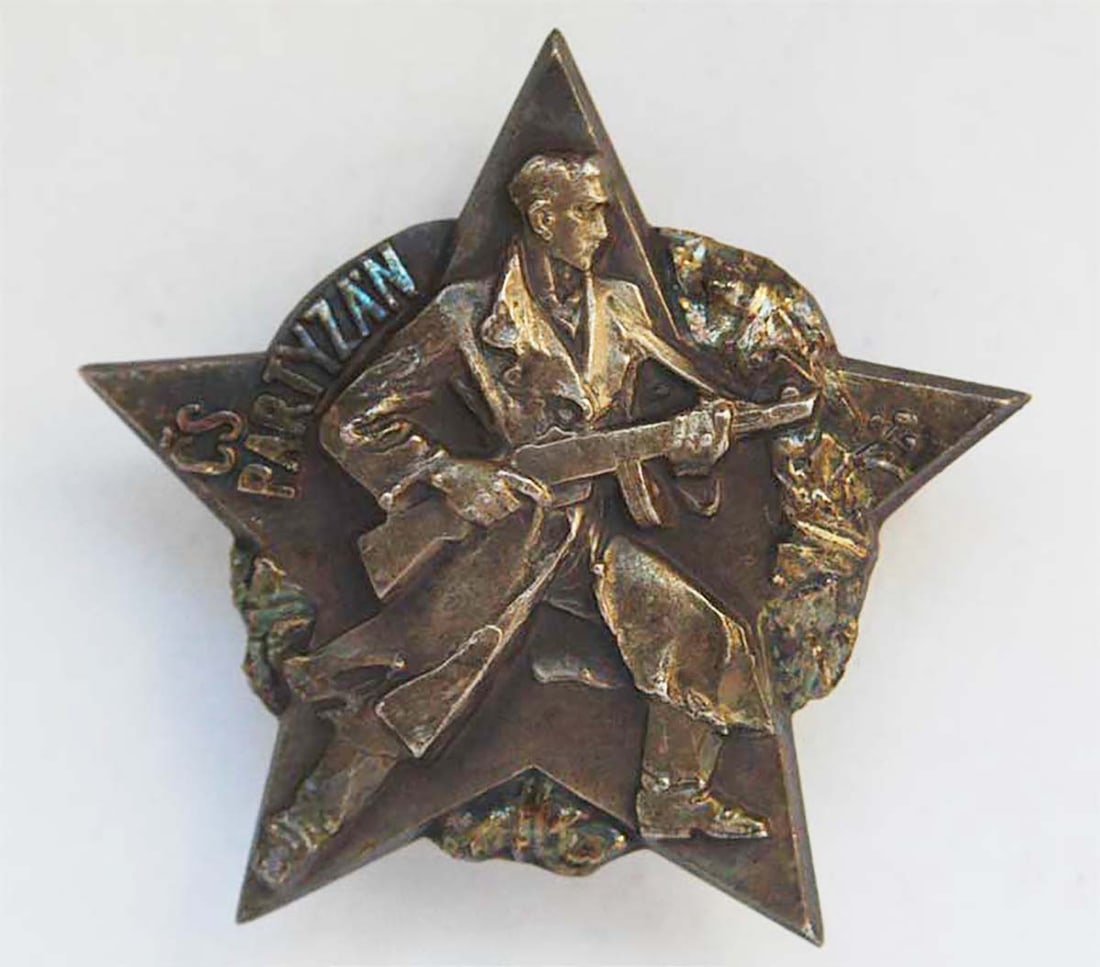 CZECHOSLOVAKIAN FIGHTER, PARTYZAN WWII BADGE+PIN: Great Display Piece! Flexible Payments: Pay Over 3–6 Months! CZECHOSLOVAKIAN FIGHTER, PARTYZAN WWII GOLD BADGE + PIN This GOLD version of the badge is extremely rare. Also available for sale is the