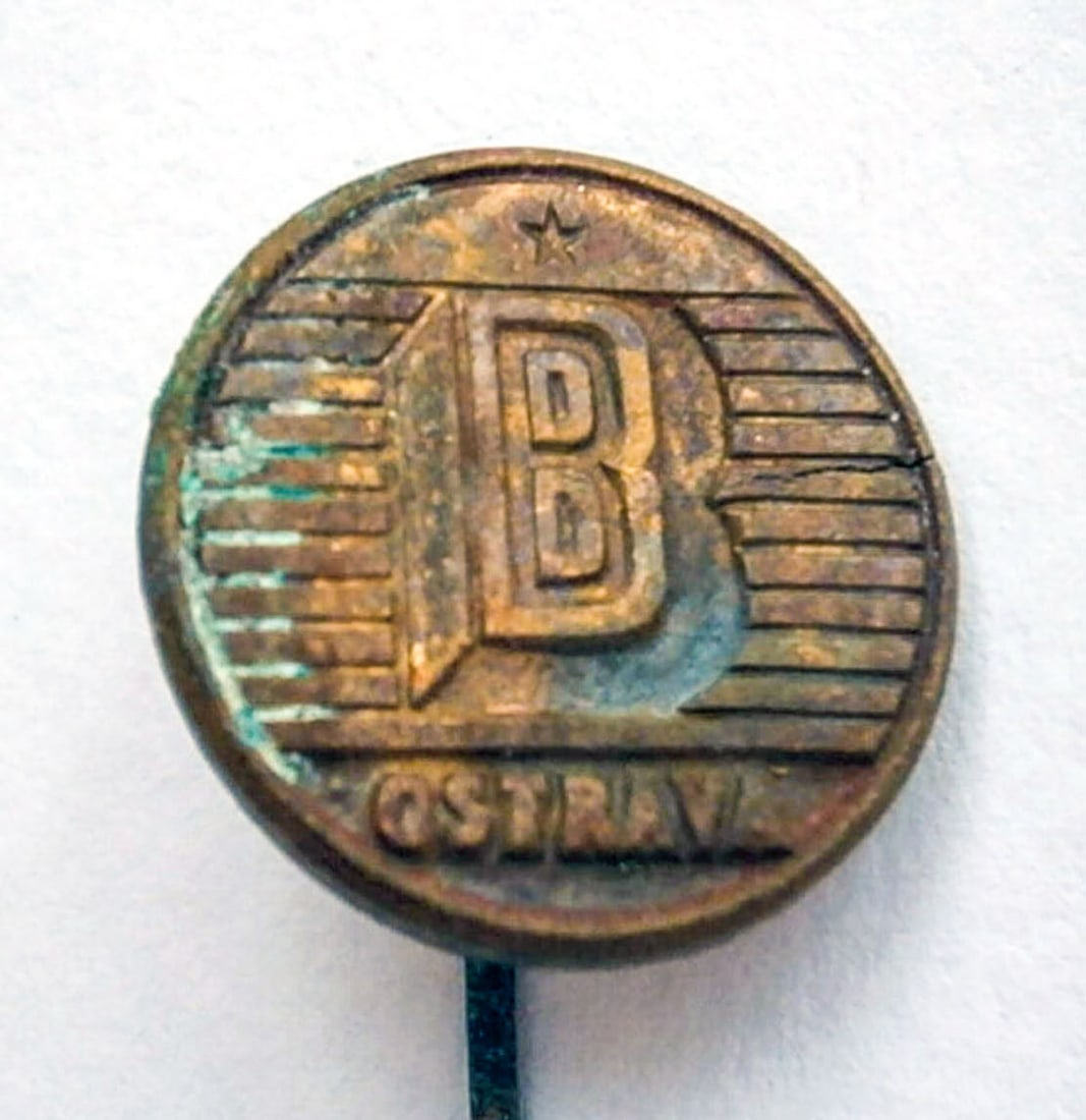 BADGE fr. CZECH REPUBLIC, OSTRAVA REMPO LIMPOV: Great Display Item! Price Reduced — Limited-Time Offer! BADGE from CZECH REPUBLIC, OSTRAVA REMPO LIMPOV Rare badge from czech republic, ostrava rempo limpov. Rare and Collectible Historical Item. CO