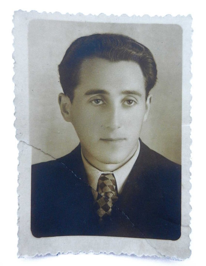 SOVIET WWII PHOTO of JEW, UKRAINE 1944 (1 of 10)