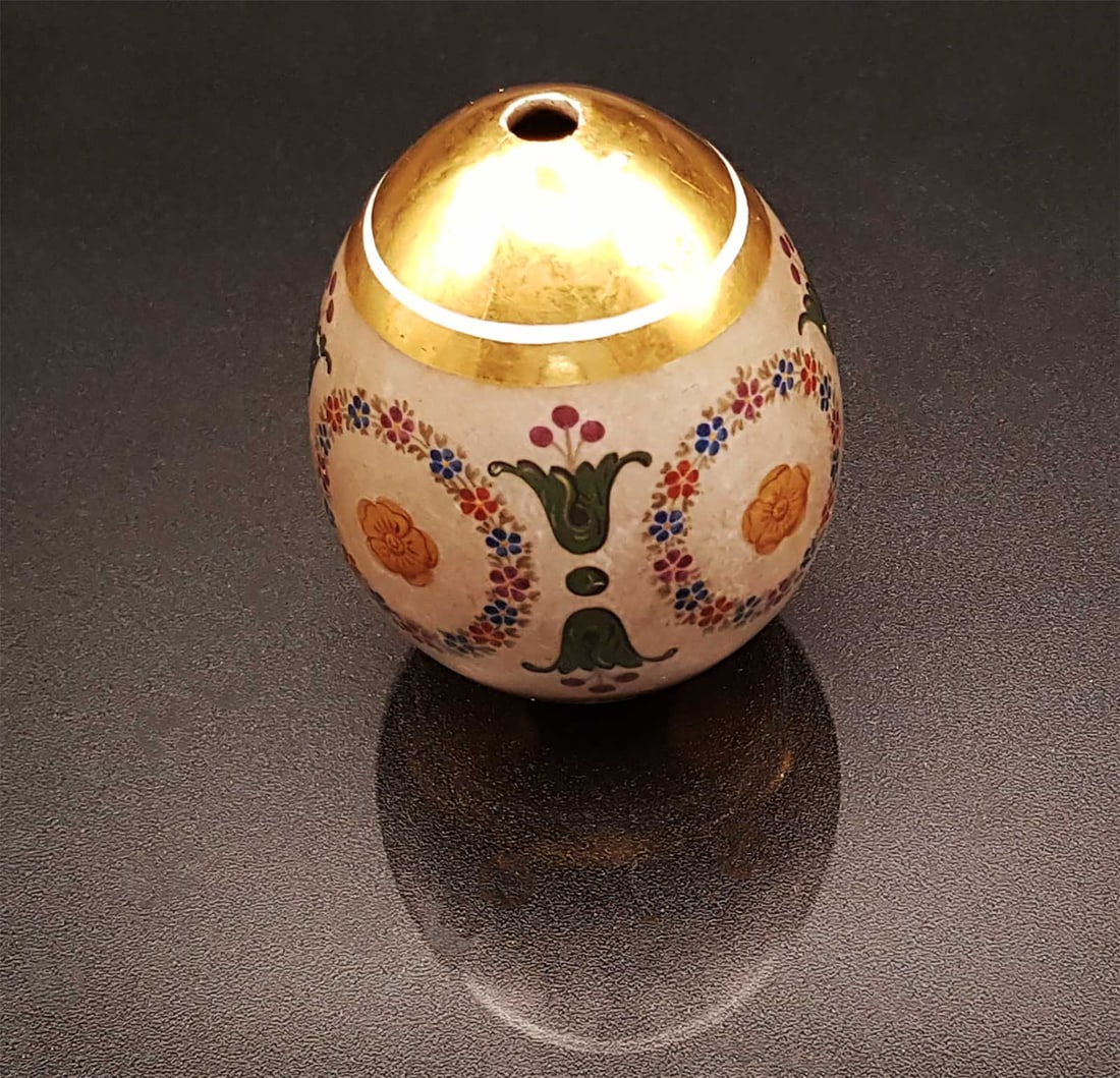 RUSSIAN IMPERIAL PORCELAIN EASTER EGG, 1900: Prestigious Gift! Price Reduced — Limited-Time Offer! RUSSIAN IMPERIAL PORCELAIN HAND PAINTED EASTER EGG, 1900 Rare Russian Imperial porcelain presentation Easter egg, circa 1900. The wide central