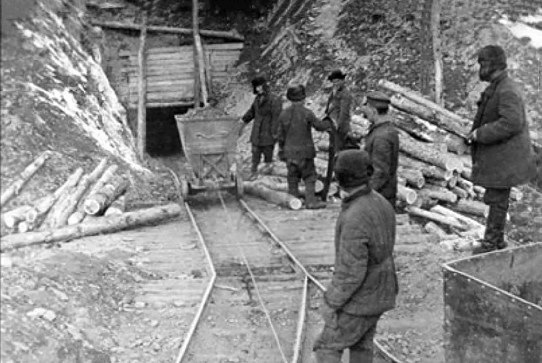 RUSSIAN SILVER CIGARETTE CASE, KOLYMA, 1936 - 12