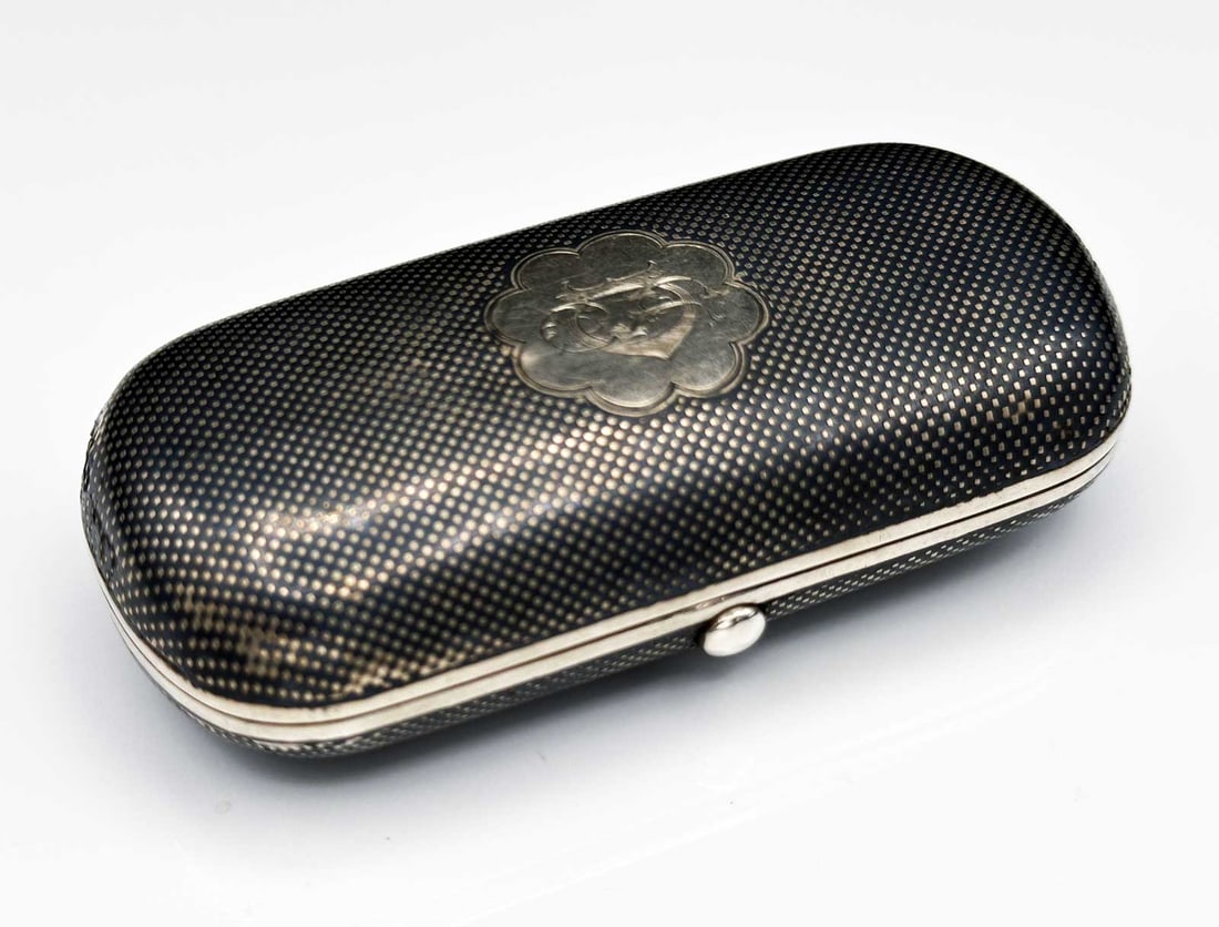 Ivan KHLEBNIKOV - RUSSIAN SILVER SNUFF BOX, 1871: LifeTime Warranty! Flexible Payments: Pay Over 3–6 Months! Ivan KHLEBNIKOV - RUSSIAN SILVER SNUFF BOX, 1871 For your viewing pleasure, we present an antique Russian silver niello snuff case. This