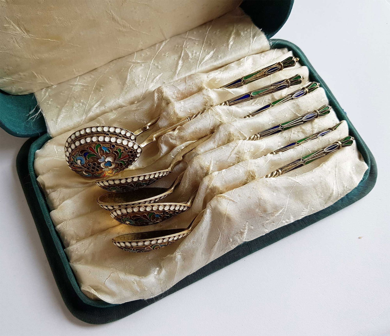 RUSSIAN ANTIQUE 6 SILVER & ENAMEL SPOONS, CASED (1 of 14)