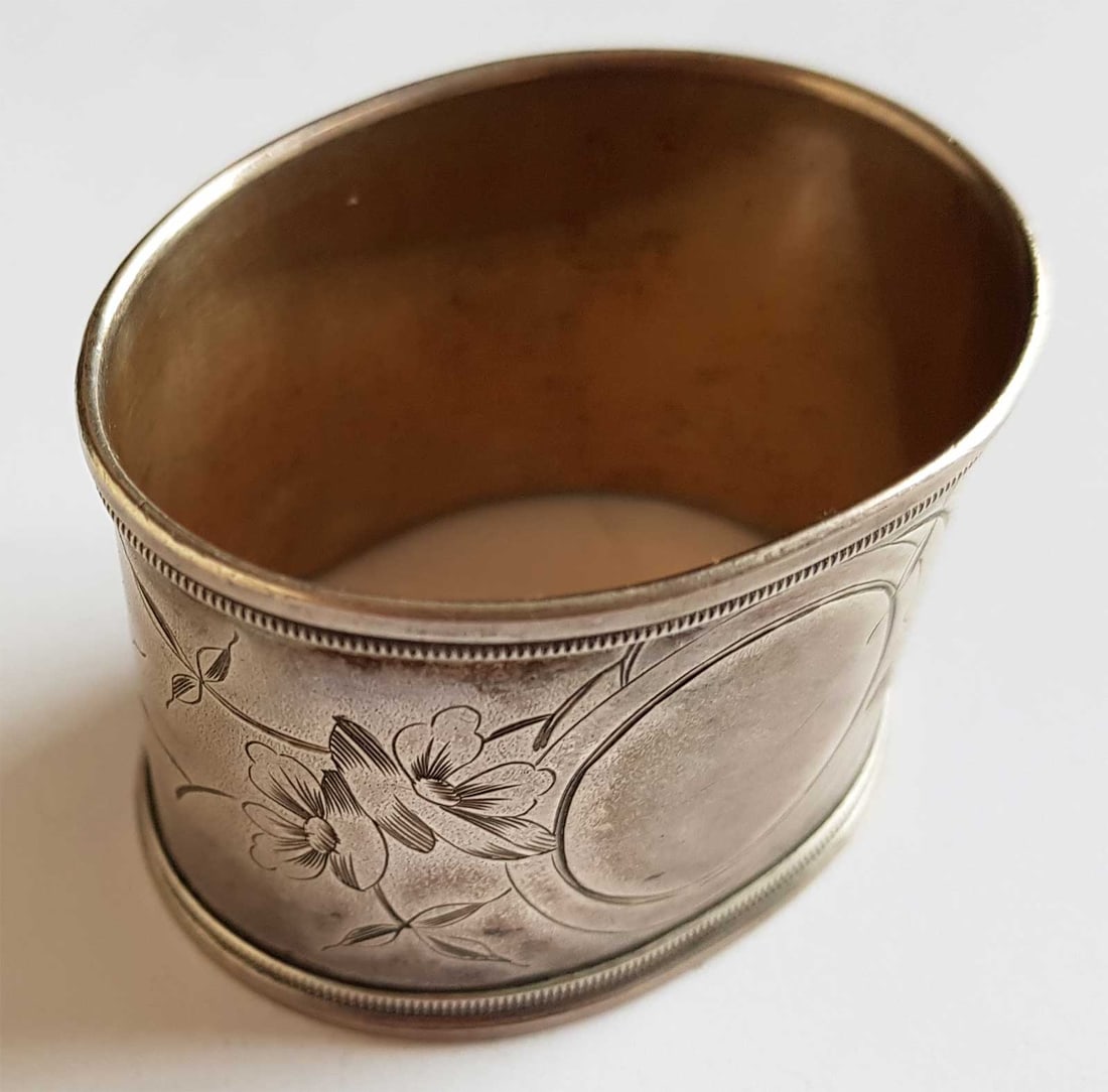 RUSSIAN SILVER NAPKIN RING, MARKED: Flexible Payments: Pay Over 3–6 Months! RUSSIAN SILVER NAPKIN RING, MARKED The ring is engraved with royal decorations and originates from Moscow. It dates back to the early 20th century and bears