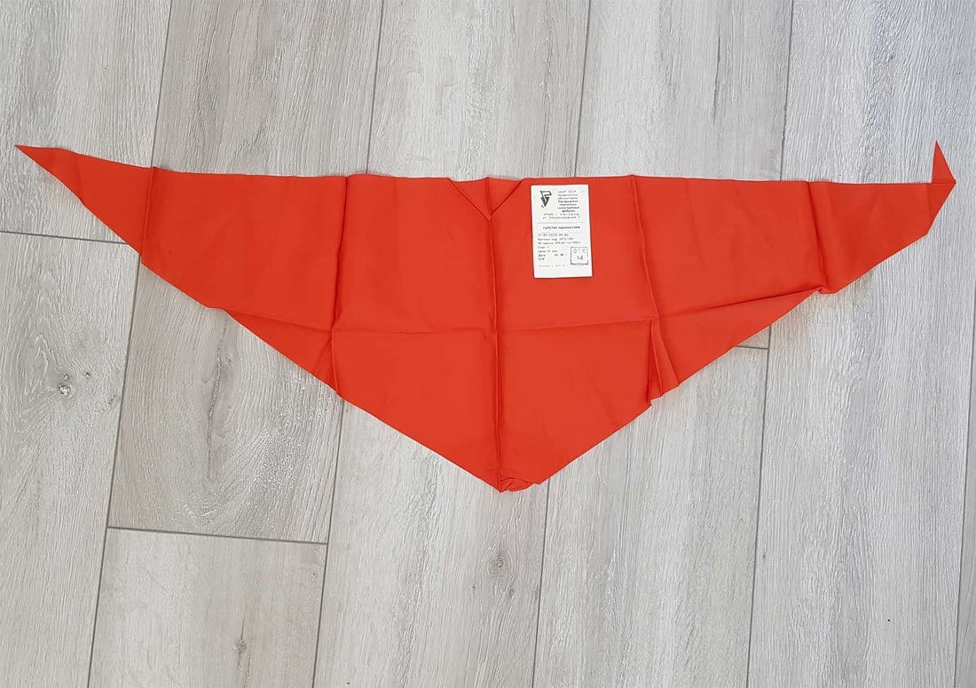 SOVIET CCCP FLAG LITTLE OCTOBRIST, PRE 1991 (1 of 7)