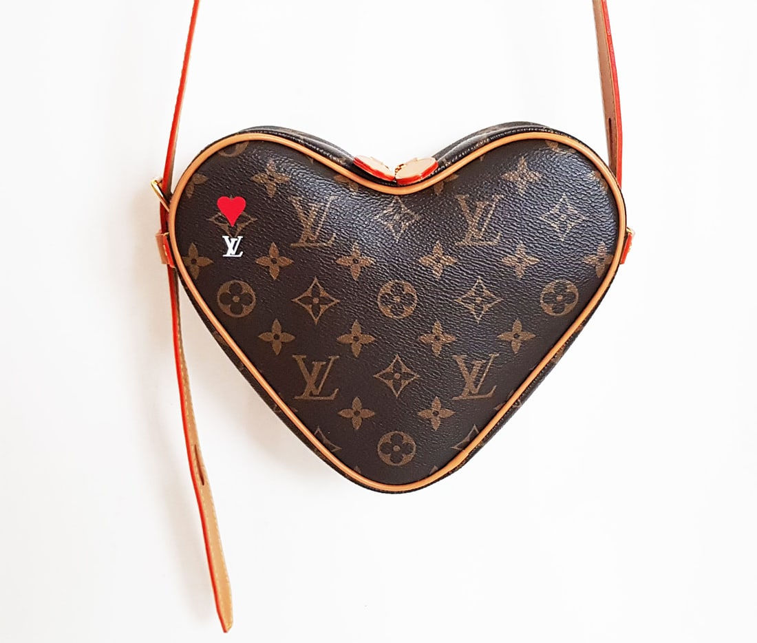 LOUIS VUITTON GAME ON CRUISE 2021 COEUR HEART: NEW LOUIS VUITTON LIMITED EDITION MONOGRAM HEART CROSSBODY BAG Louis Vuitton, SUPER LIMITED EDITION Monogram Game On Coeur Heart Crossbody bag. Supple Monogram canvas, natural cowhide-leather trim. Mi