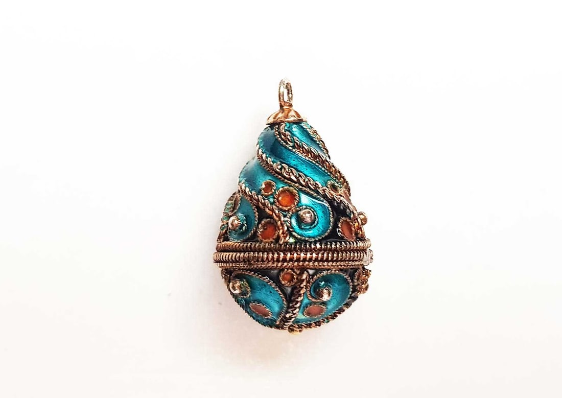 ANTIQUE RUSSIAN GOLD EGG PENDANT (1 of 7)