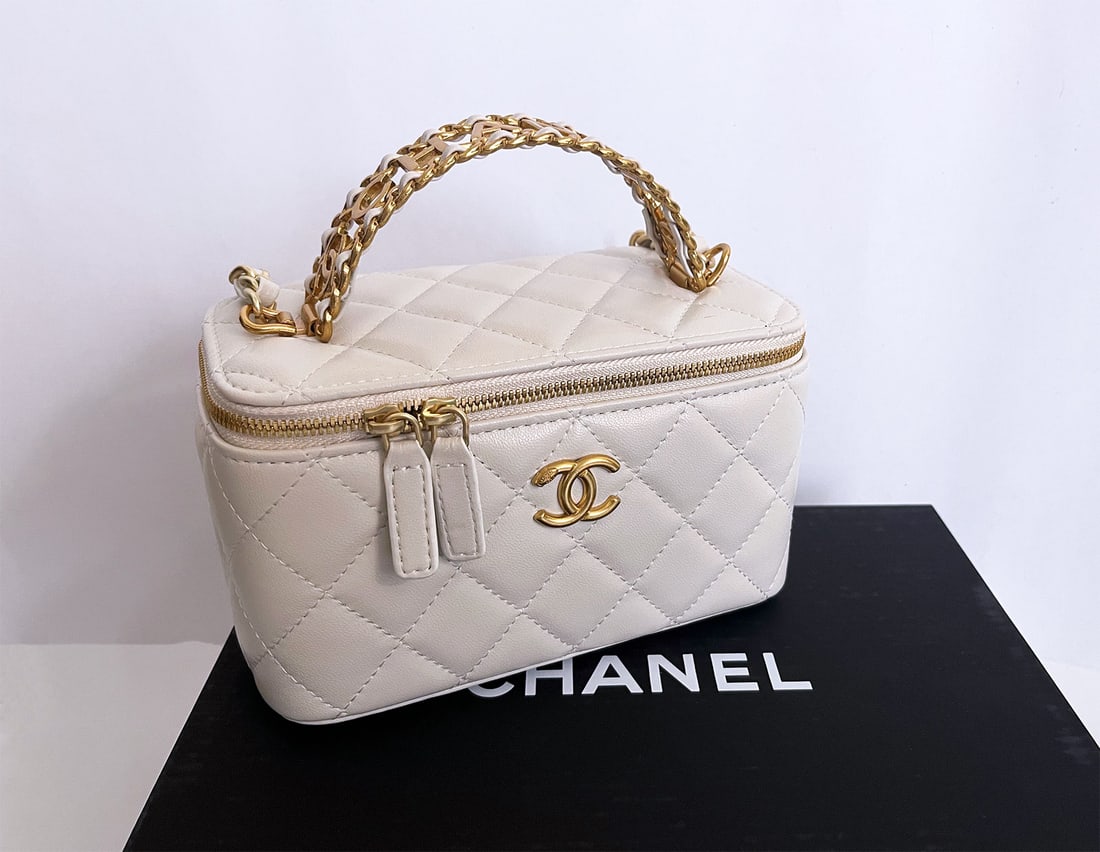 CHANEL IVORY SMALL TOP HANDLE VANITY (1 of 16)