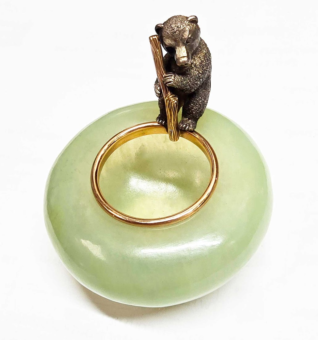 FABERGE - GOLD & BOWENITE VASE w. BEAR (1 of 14)