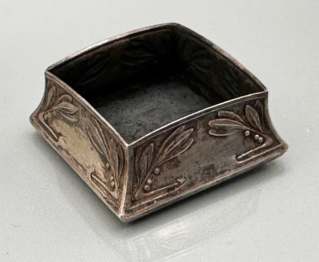 Ivan KHLEBNIKOV - RUSSIAN SILVER SALT SHAKER: Prestigious Gift! Price Reduced — Limited-Time Offer! Ivan KHLEBNIKOV - RUSSIAN SILVER SALT SHAKER For your viewing pleasure, here is a rare antique Imperial Russian silver salt shaker made by Ivan